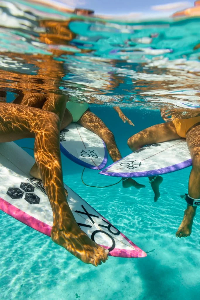 ROXY crée les bikinis pour surfer
