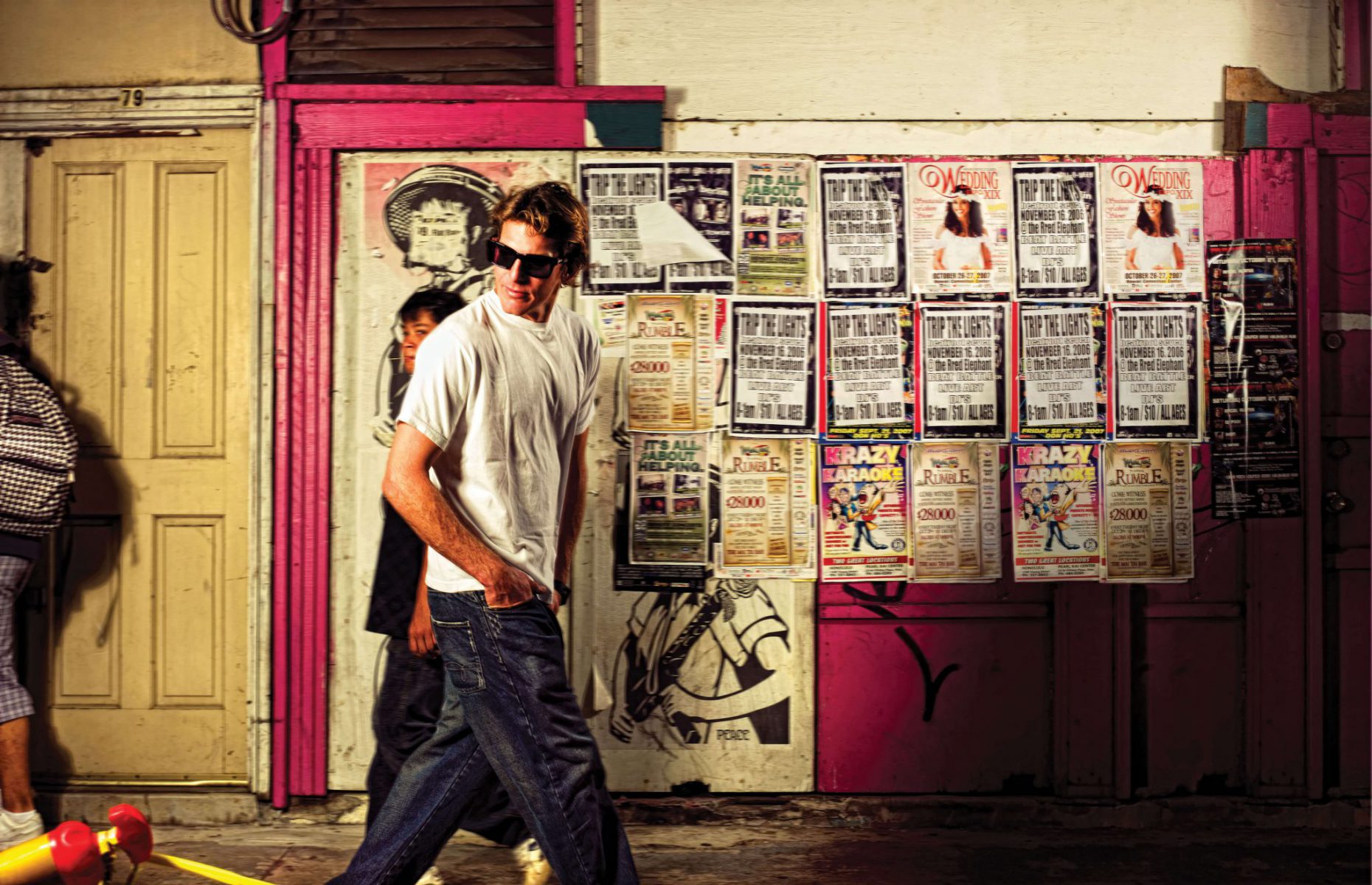 Andy Irons remporte son troisième titre mondial.