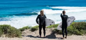 Systèmes de fermetures des combinaisons de surf