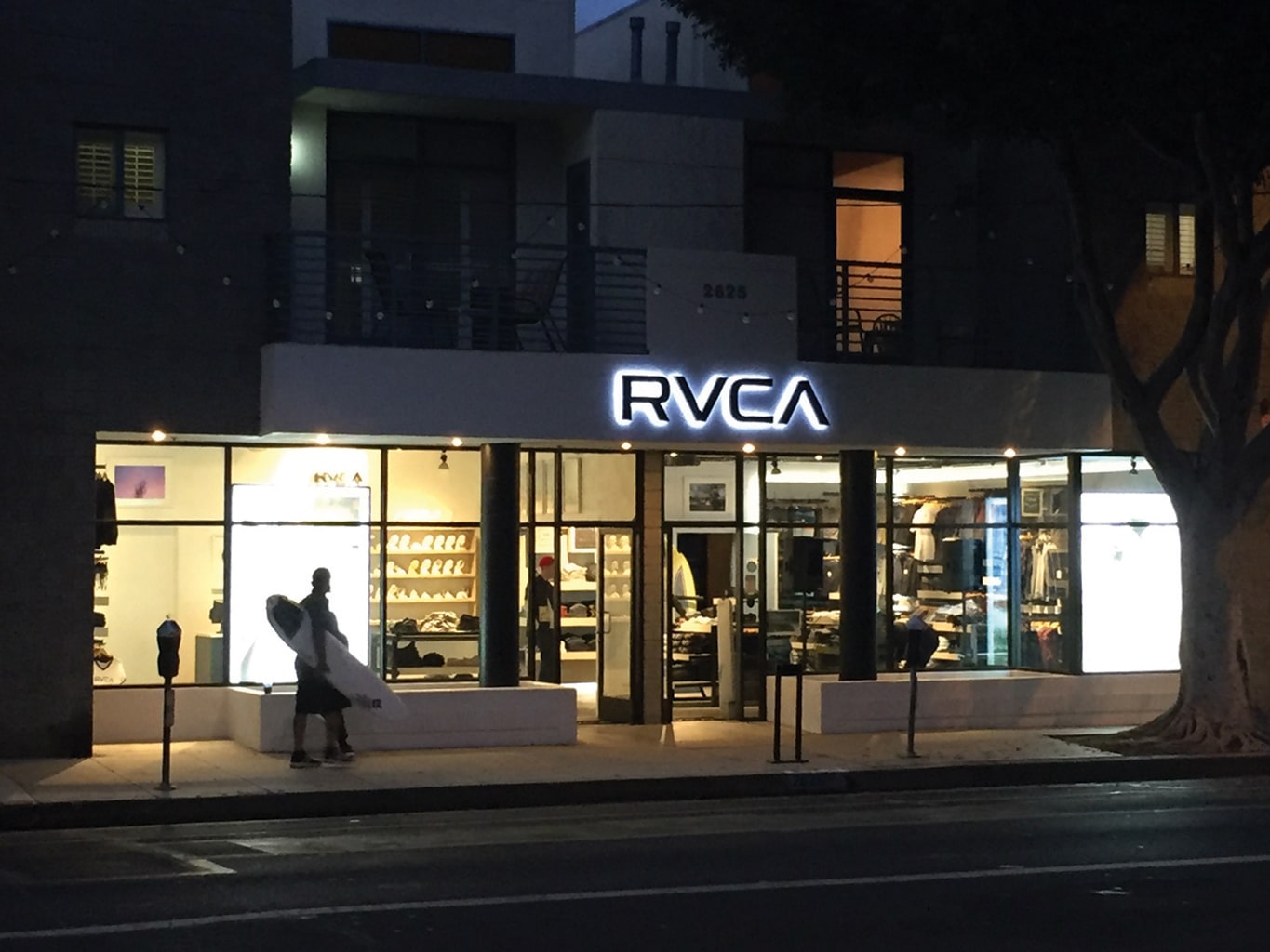 Opened Santa Monica store.